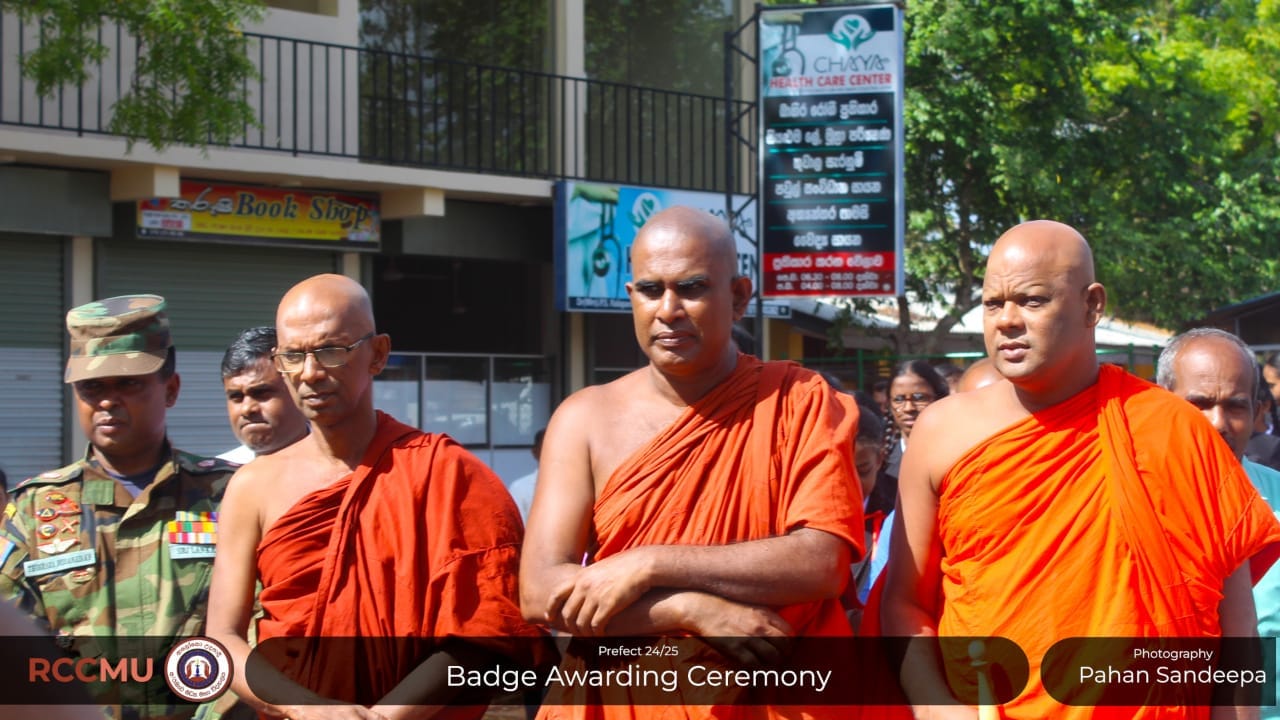 විද්‍යාලයේ ශිෂ්‍ය නායක නායිකාවන් සදහා  නිළ ලාංඡන පැළදවීමේ උත්සවයක්...